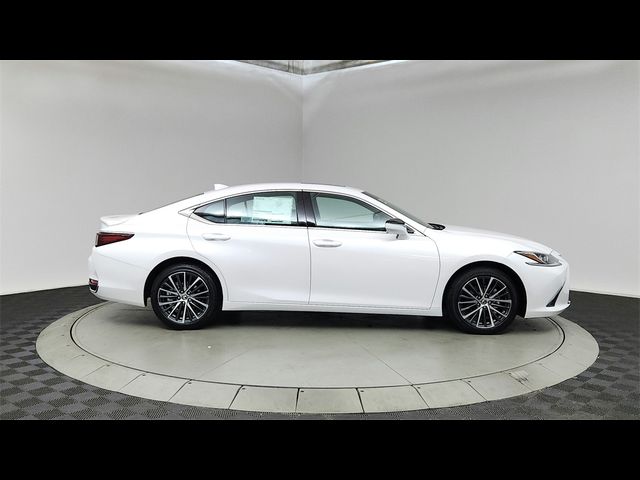 2025 Lexus ES 300h