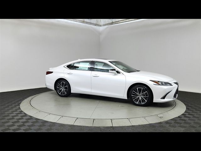 2025 Lexus ES 300h