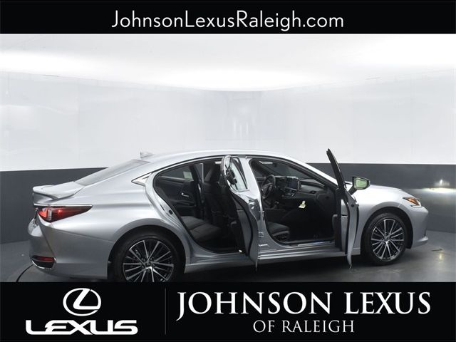 2025 Lexus ES 300h
