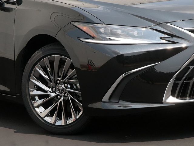 2025 Lexus ES 300h Ultra Luxury