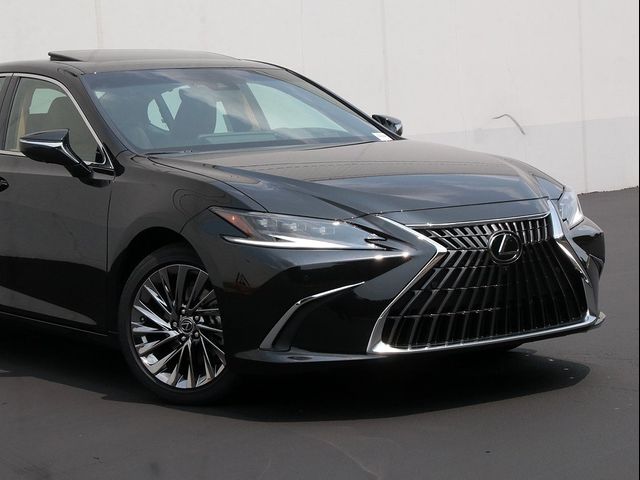 2025 Lexus ES 300h Ultra Luxury