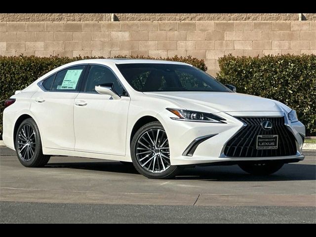 2025 Lexus ES 300h