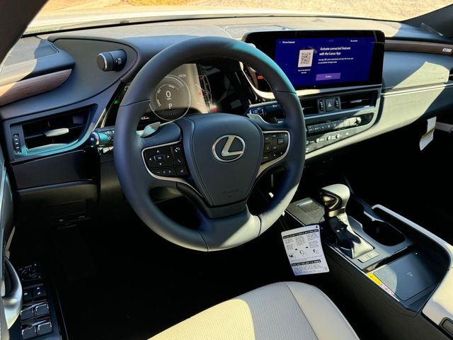 2025 Lexus ES 300h