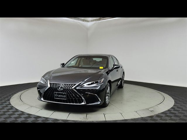 2025 Lexus ES 300h Luxury