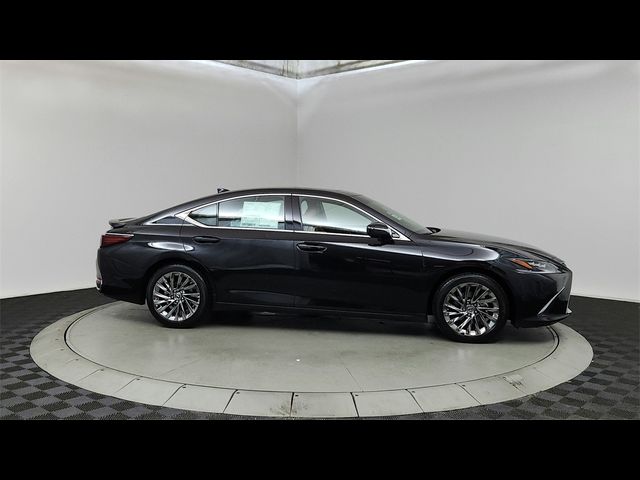 2025 Lexus ES 300h Luxury