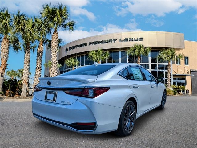 2025 Lexus ES 300h Luxury