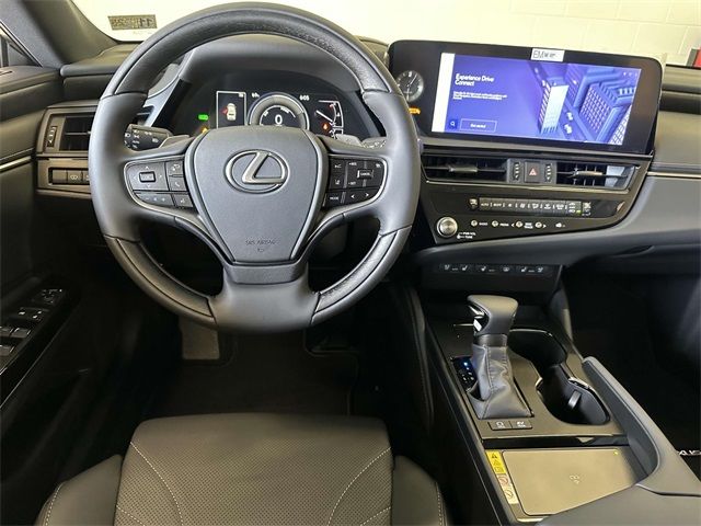 2025 Lexus ES 300h Luxury