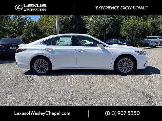 2025 Lexus ES 300h Luxury