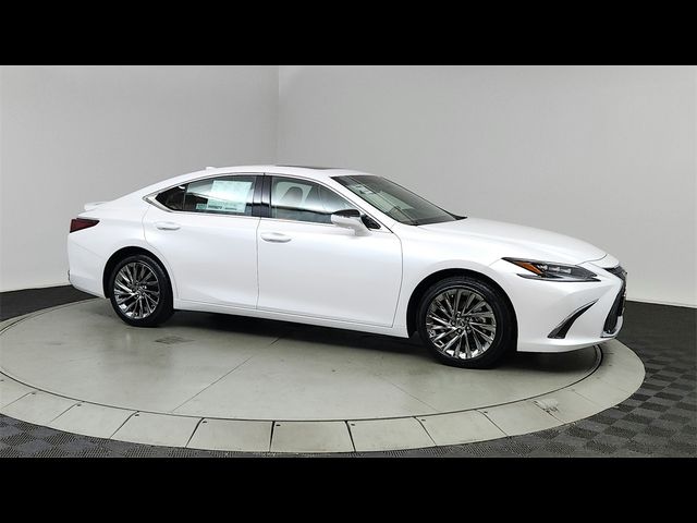 2025 Lexus ES 300h Luxury