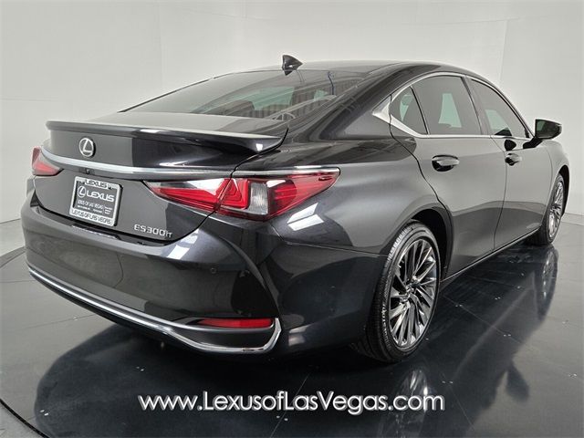 2025 Lexus ES 300h Luxury