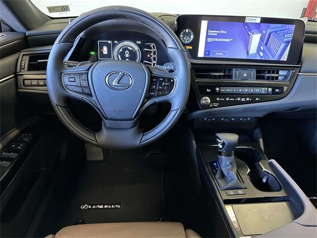 2025 Lexus ES 300h Luxury