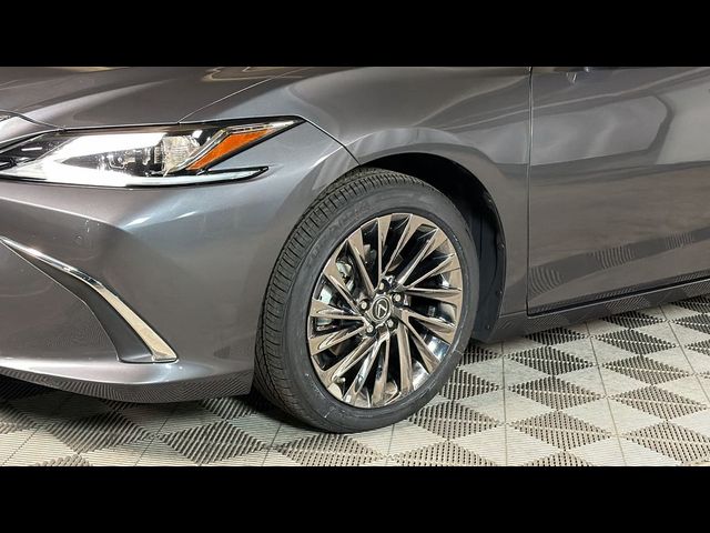 2025 Lexus ES 300h Luxury