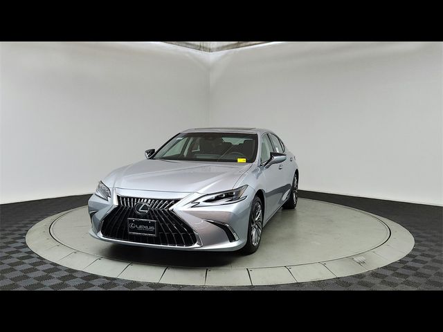 2025 Lexus ES 300h Luxury