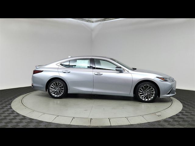 2025 Lexus ES 300h Luxury