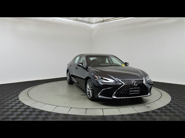 2025 Lexus ES 300h Luxury