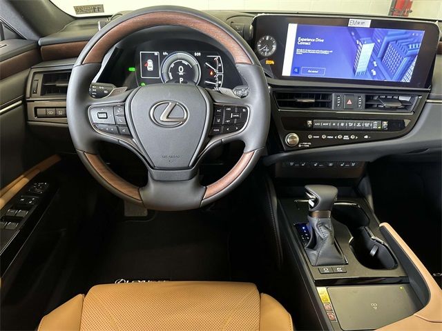 2025 Lexus ES 300h Luxury