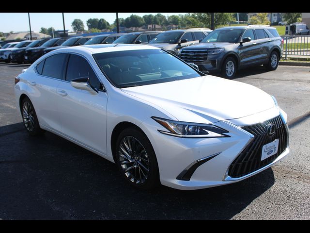 2025 Lexus ES 300h Luxury