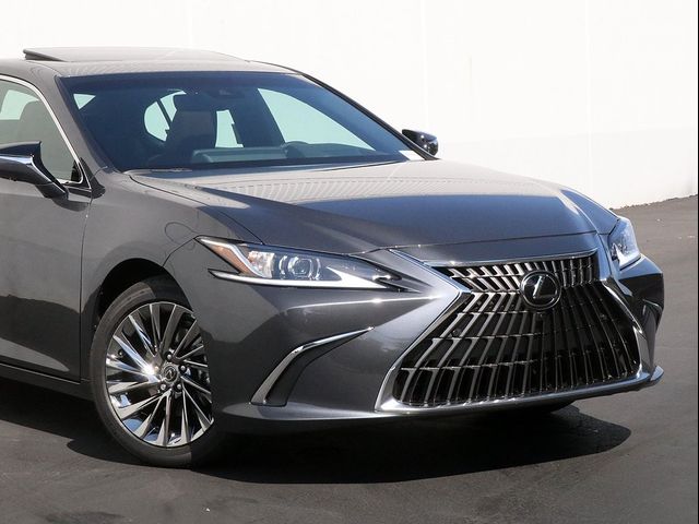 2025 Lexus ES 300h Luxury