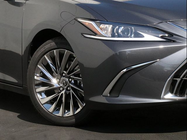 2025 Lexus ES 300h Luxury