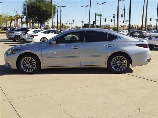 2025 Lexus ES 300h Luxury