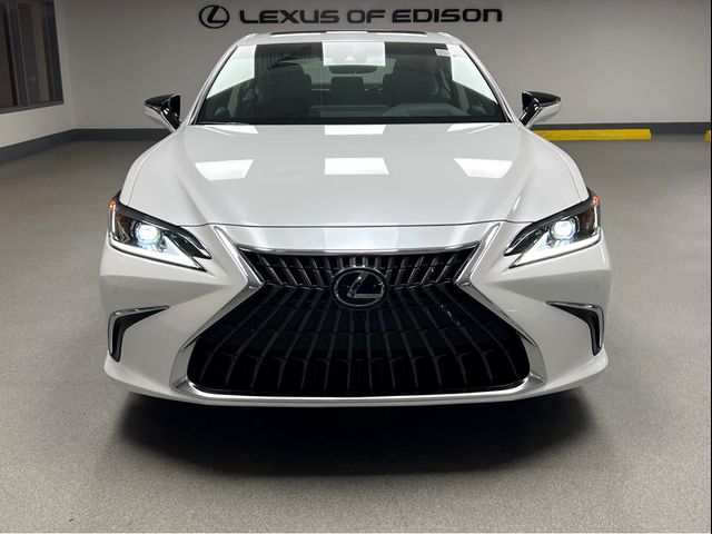 2025 Lexus ES 300h Luxury