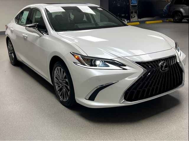 2025 Lexus ES 300h Luxury