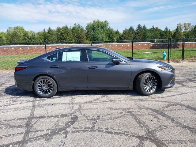 2025 Lexus ES 300h Luxury