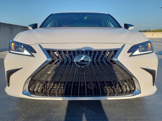 2025 Lexus ES 300h Luxury