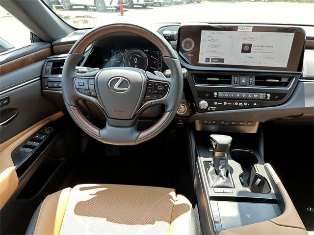 2025 Lexus ES 300h Luxury