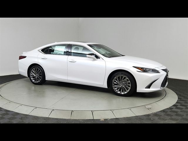 2025 Lexus ES 300h Luxury