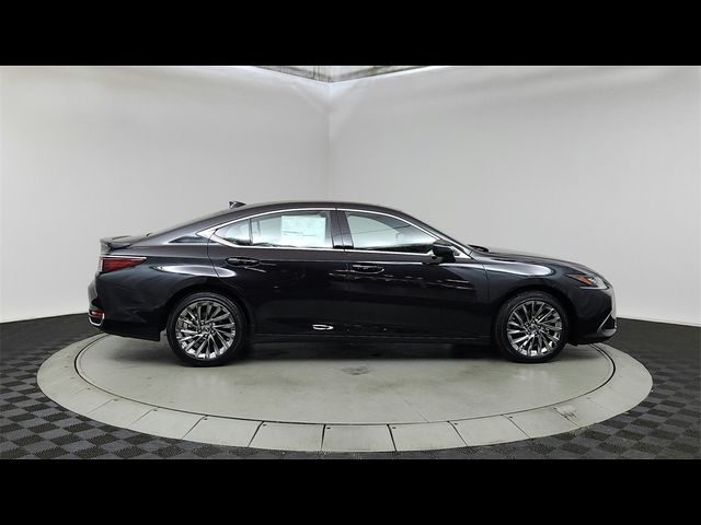 2025 Lexus ES 300h Luxury