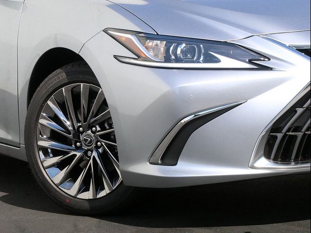 2025 Lexus ES 300h Luxury