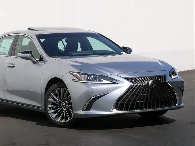 2025 Lexus ES 300h Luxury