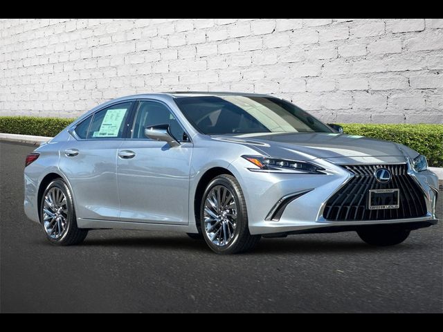 2025 Lexus ES 300h Luxury