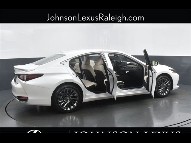 2025 Lexus ES 300h Luxury