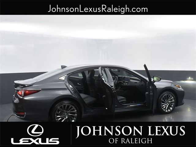 2025 Lexus ES 300h Luxury