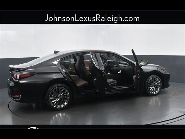 2025 Lexus ES 300h Luxury
