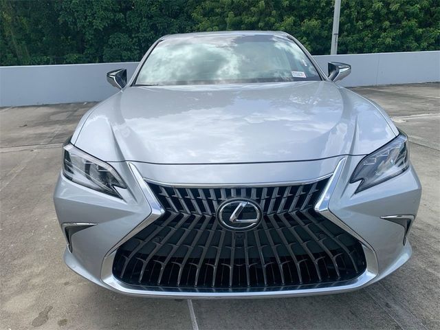 2025 Lexus ES 300h Luxury