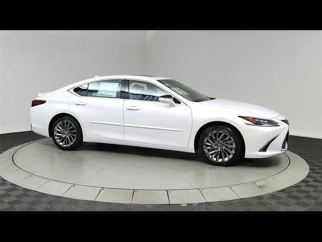 2025 Lexus ES 300h Luxury