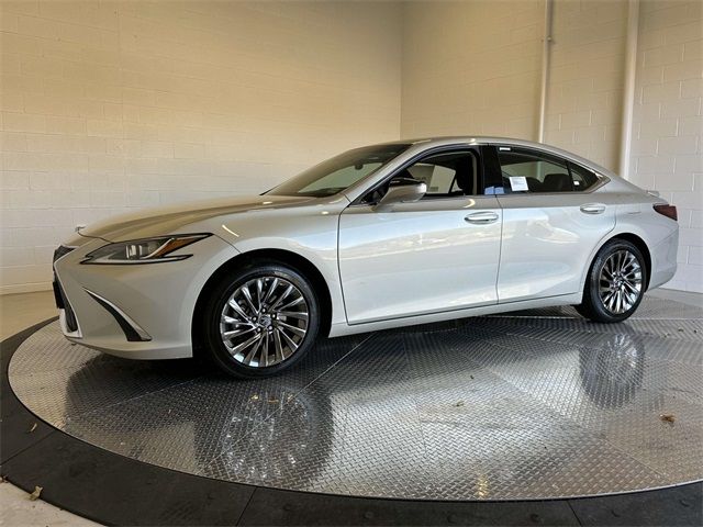 2025 Lexus ES 300h Luxury