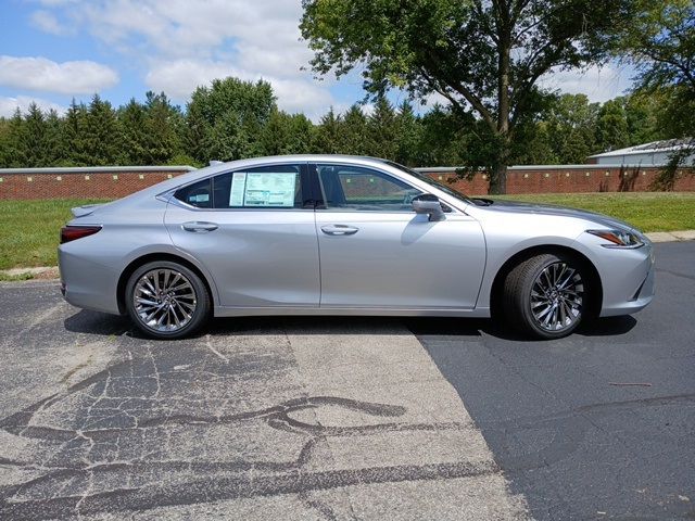 2025 Lexus ES 300h Luxury