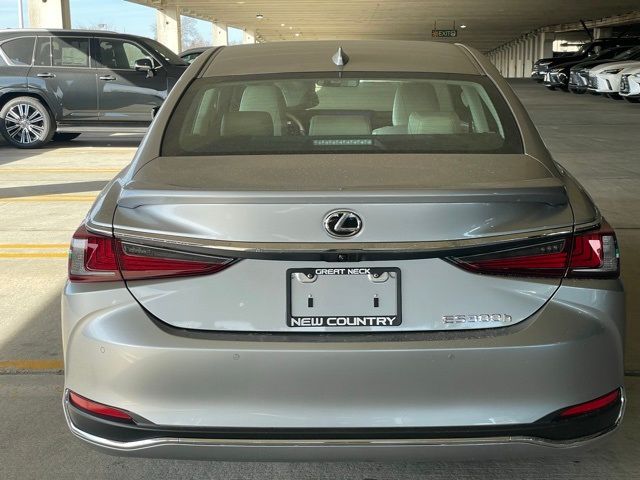 2025 Lexus ES 300h Ultra Luxury