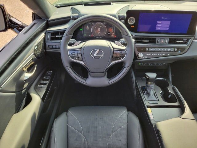 2025 Lexus ES 300h Ultra Luxury