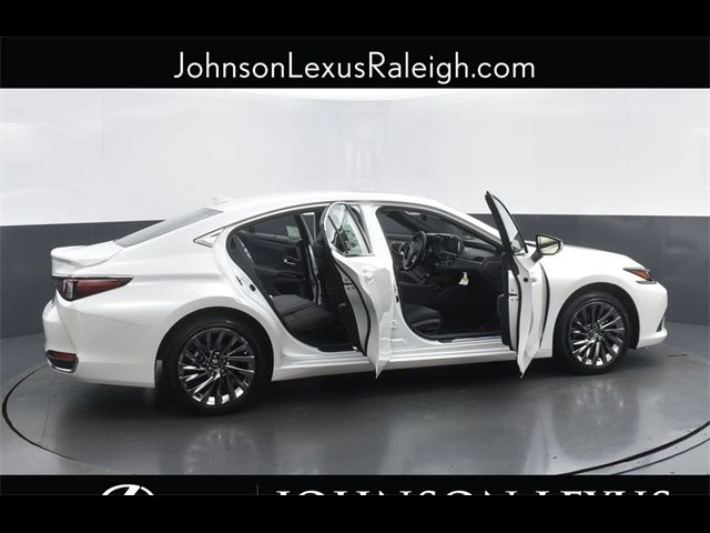 2025 Lexus ES 300h Ultra Luxury