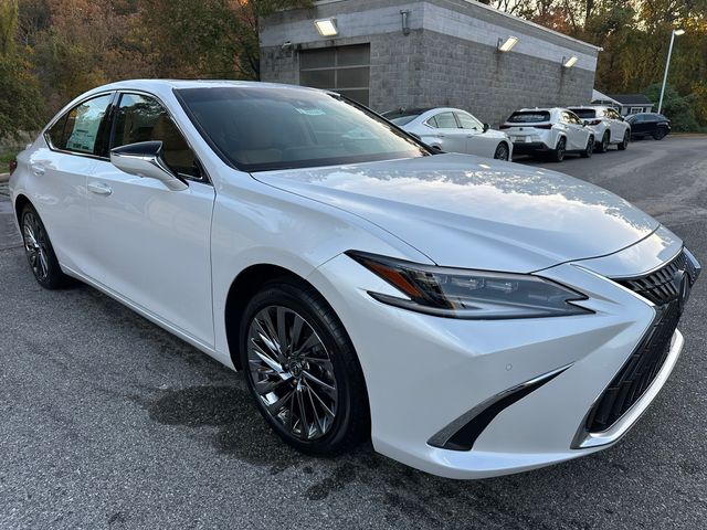 2025 Lexus ES 300h Ultra Luxury