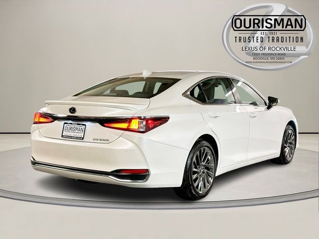 2025 Lexus ES 300h Ultra Luxury