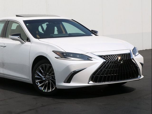 2025 Lexus ES 300h Ultra Luxury