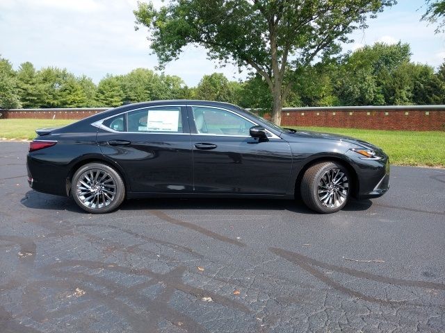 2025 Lexus ES 300h Ultra Luxury