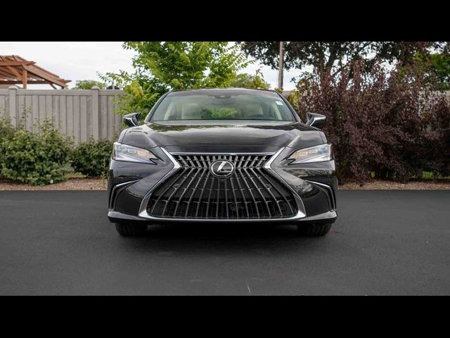 2025 Lexus ES 300h Ultra Luxury