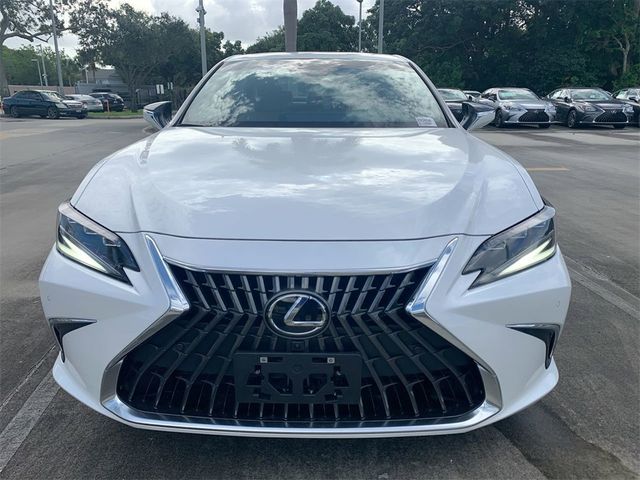 2025 Lexus ES 300h Ultra Luxury